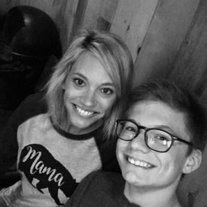 Meet your Posher, Leigh